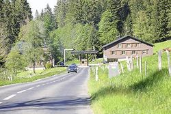  Gare aux douanes non gardées! 
