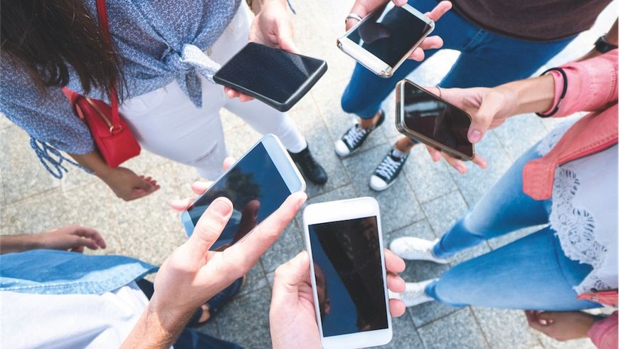 Smartphones, avantage partiel aux opérateurs