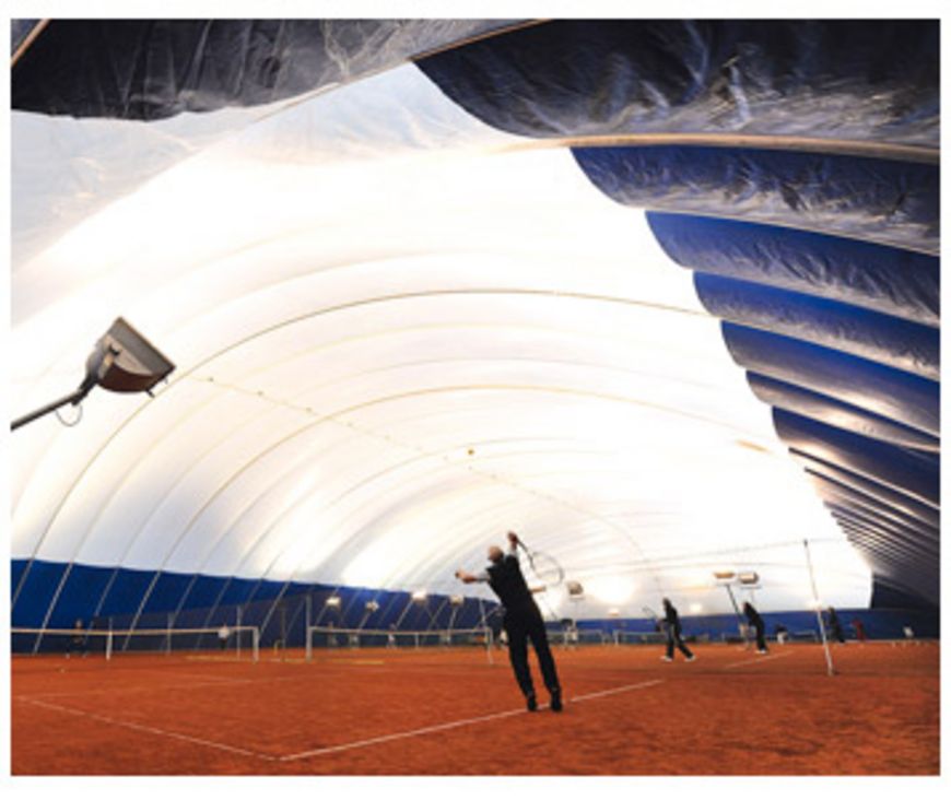 Jouer au tennis à l’abri du vent