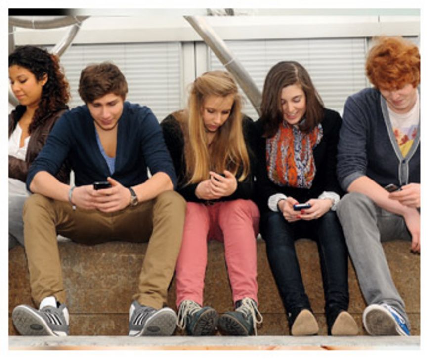 Jeunes et accros au mobile? Gare à la facture!