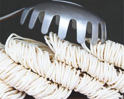 Pâtes de konjac avec modération